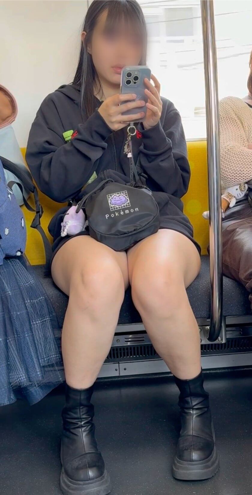 【画像】たまに電車でこういう生足ふともも女が見れるから良いんよなｗｗ