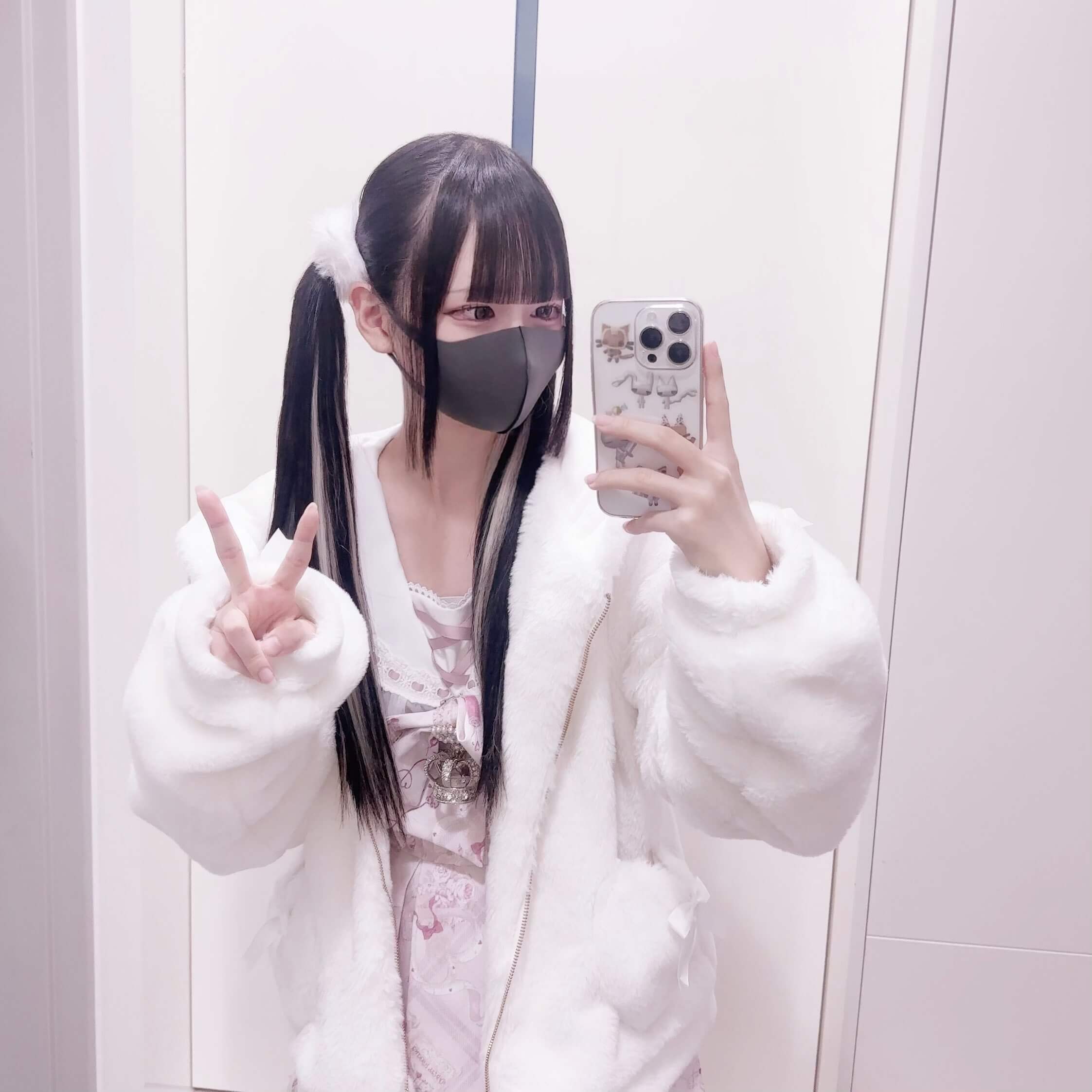【画像】地雷系女子ちゃんのカワイさはもっと世間から認められてほしい