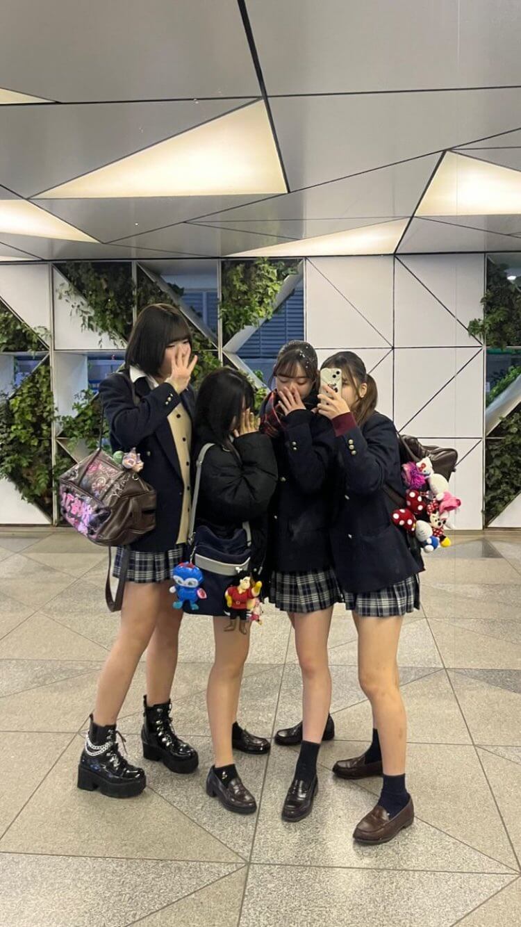 【画像】囲まれたら勃起不可避な女子高生の集合写真