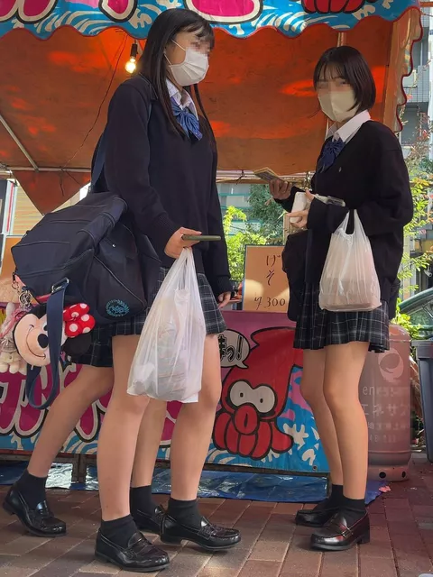 【画像】見るだけにしよう、制服ＪＫの街撮り写真