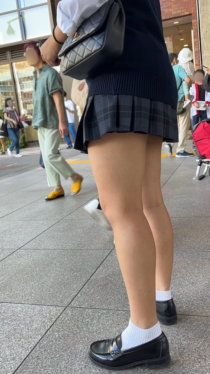 【画像】女子高生のぷりぷりふとももが最高なことを再認識するスレ