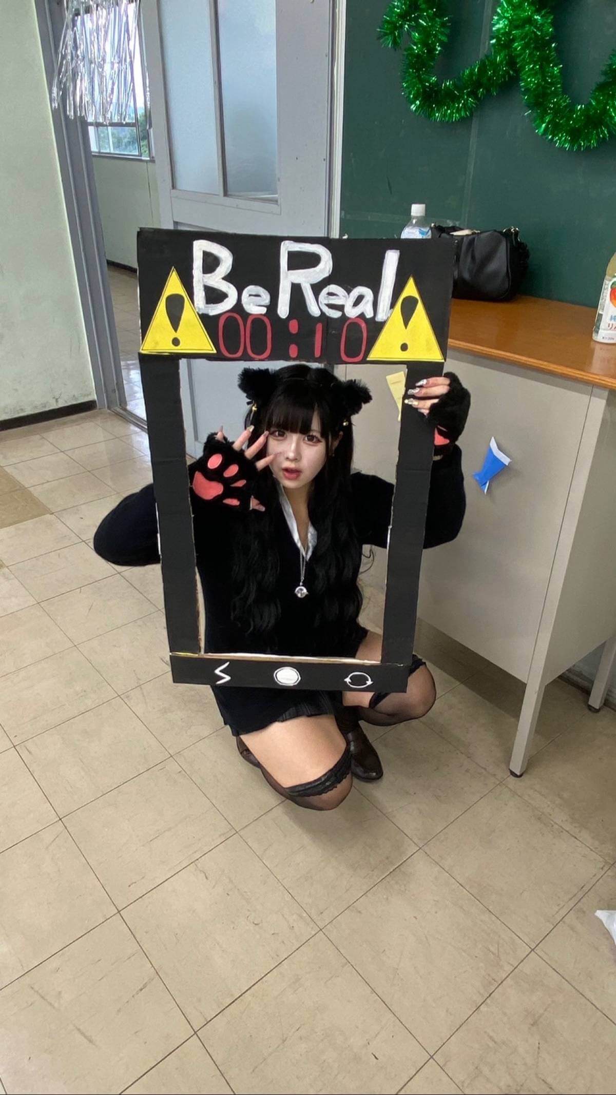 【画像】陽キャは文化祭で女子高生とイチャイチャしやがってたよな