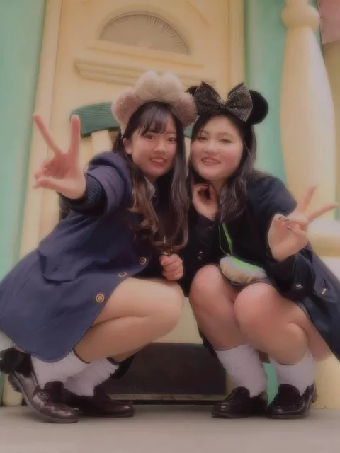 【画像】ディ〇ニーで制服ＪＫも見放題なの最高だろ