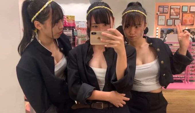 【画像】学ランおっぱい谷間とかいうドスケベコスな女子高生
