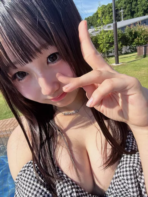 【画像】女子高生の大人と子供の境目なカラダが見れる水着姿♡