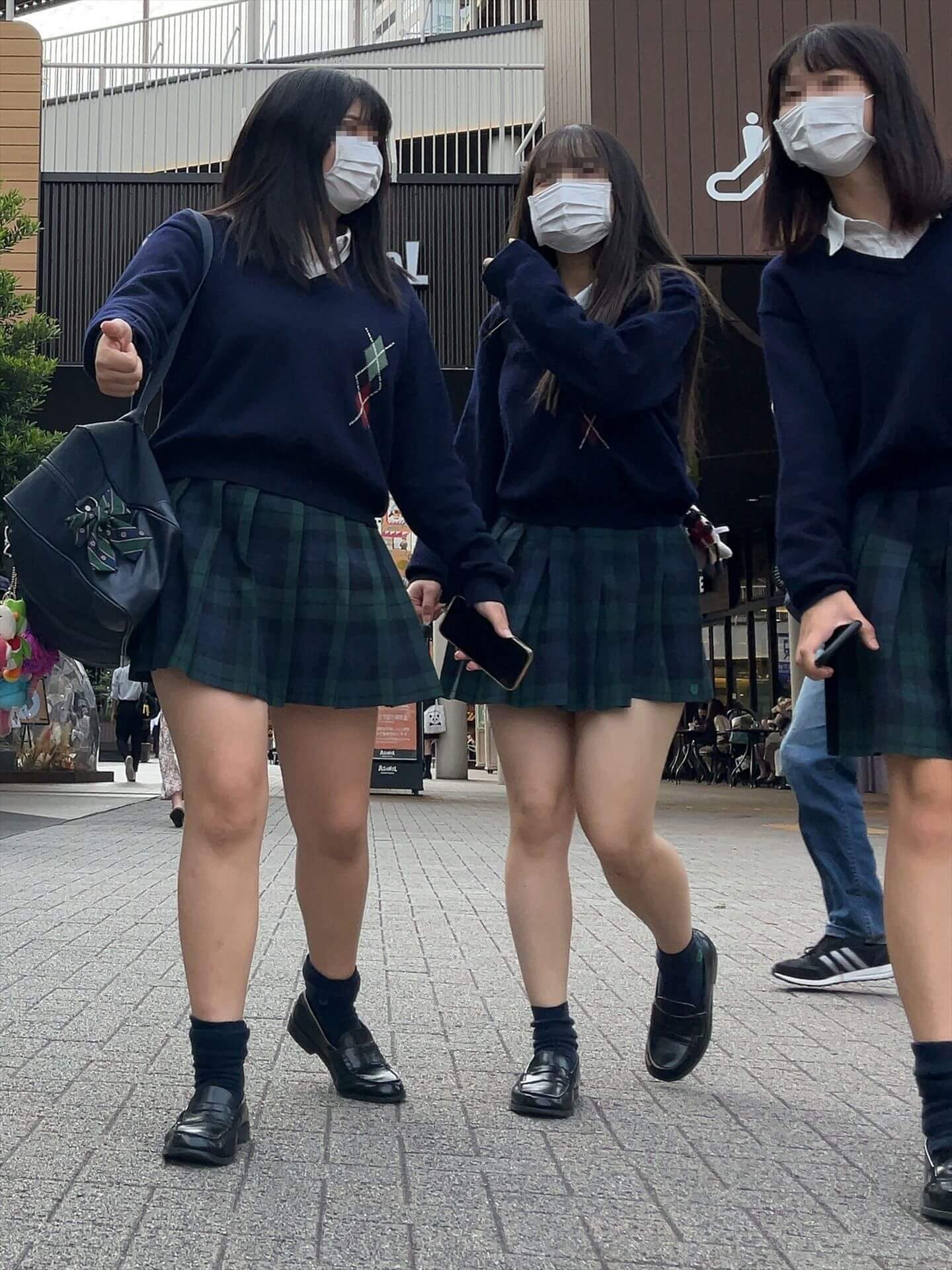 【画像】街に制服ＪＫが居ないだけで経済衰退間違いなしやわ