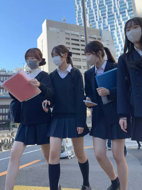 【画像】夏休みで制服ＪＫが居ないから写真でガマンしよう