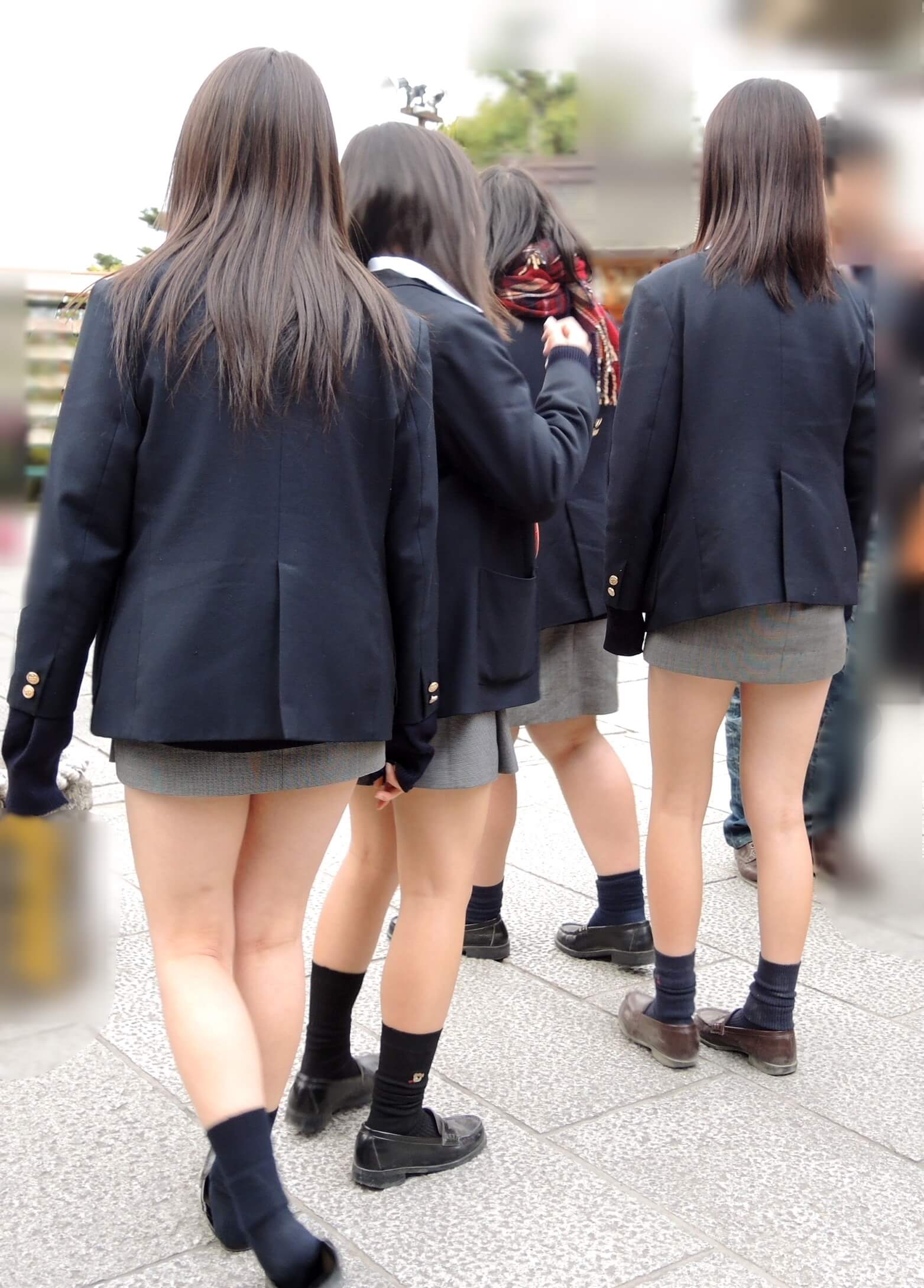 【画像】あらら～観光してたら修学旅行中の女子高生集団に遭遇♡