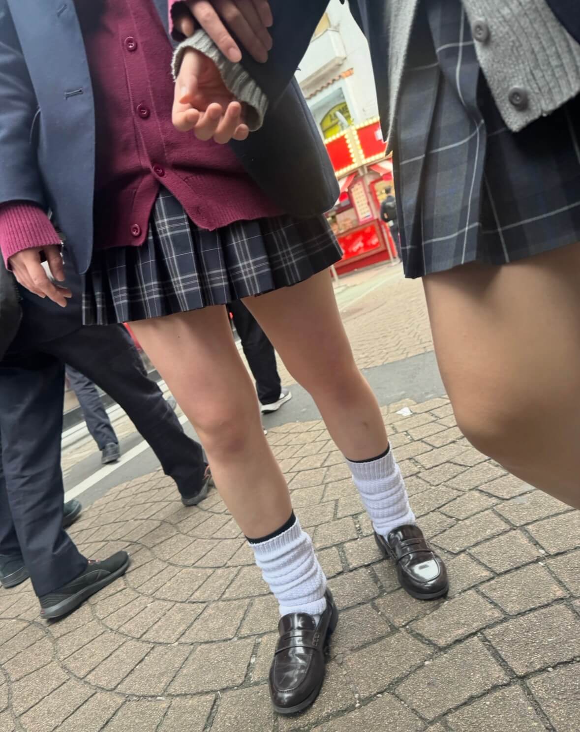 【画像】女子高生の使用済みルーズソックス購入したヤツ、感想教えなさい。