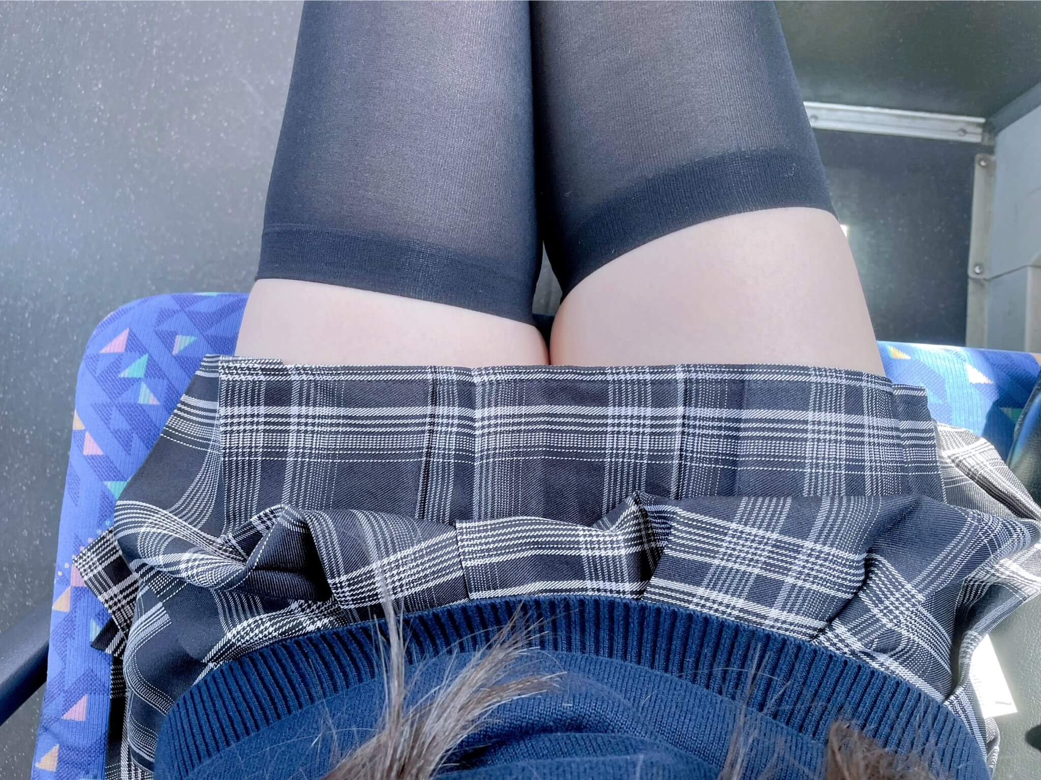 【画像】ニーハイＪＫって当時は全然魅力的じゃなかったけど今になるとドエロいなｗｗ