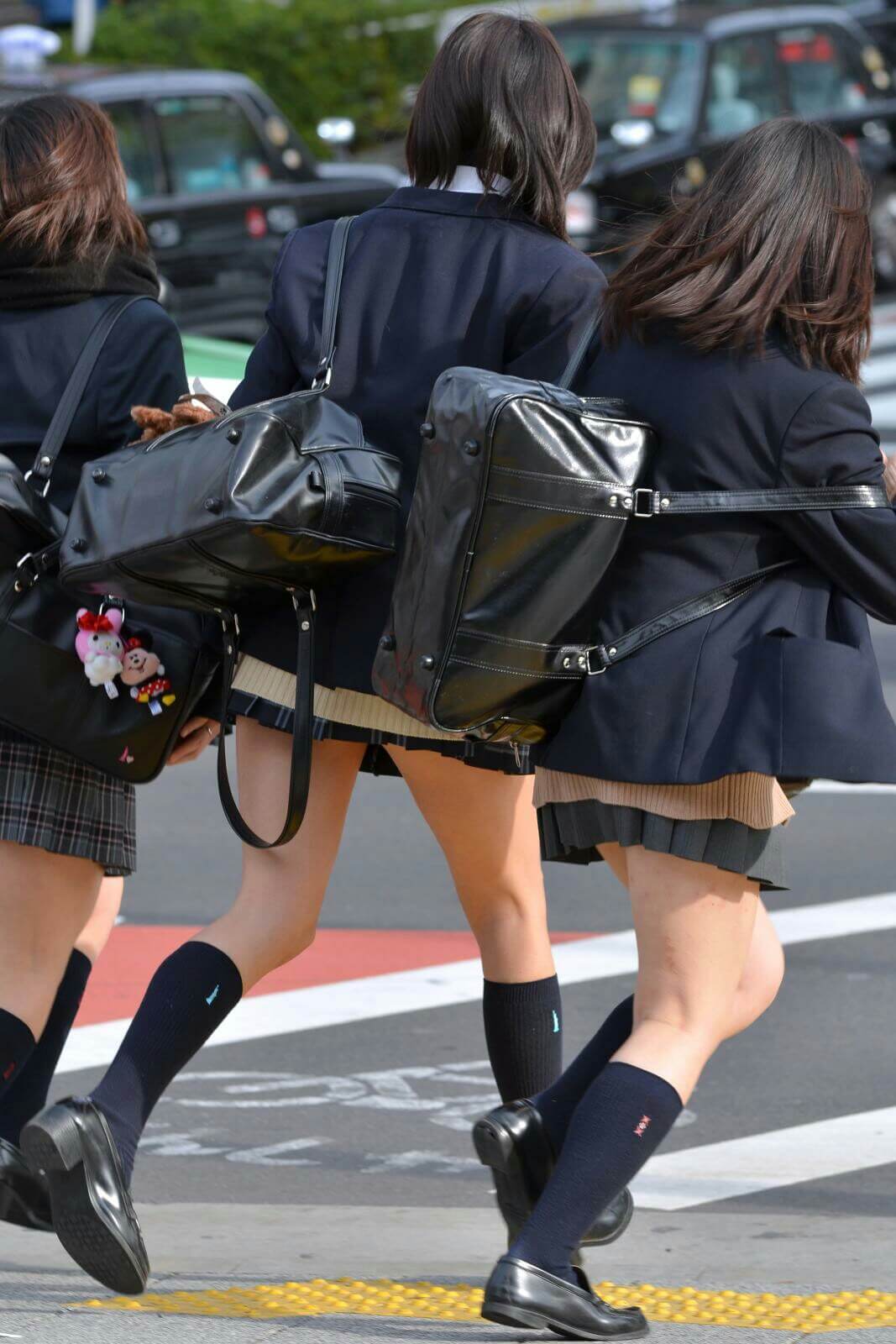 【画像】街撮り制服ＪＫってだけでエロコンテンツなのバグだよなｗｗ