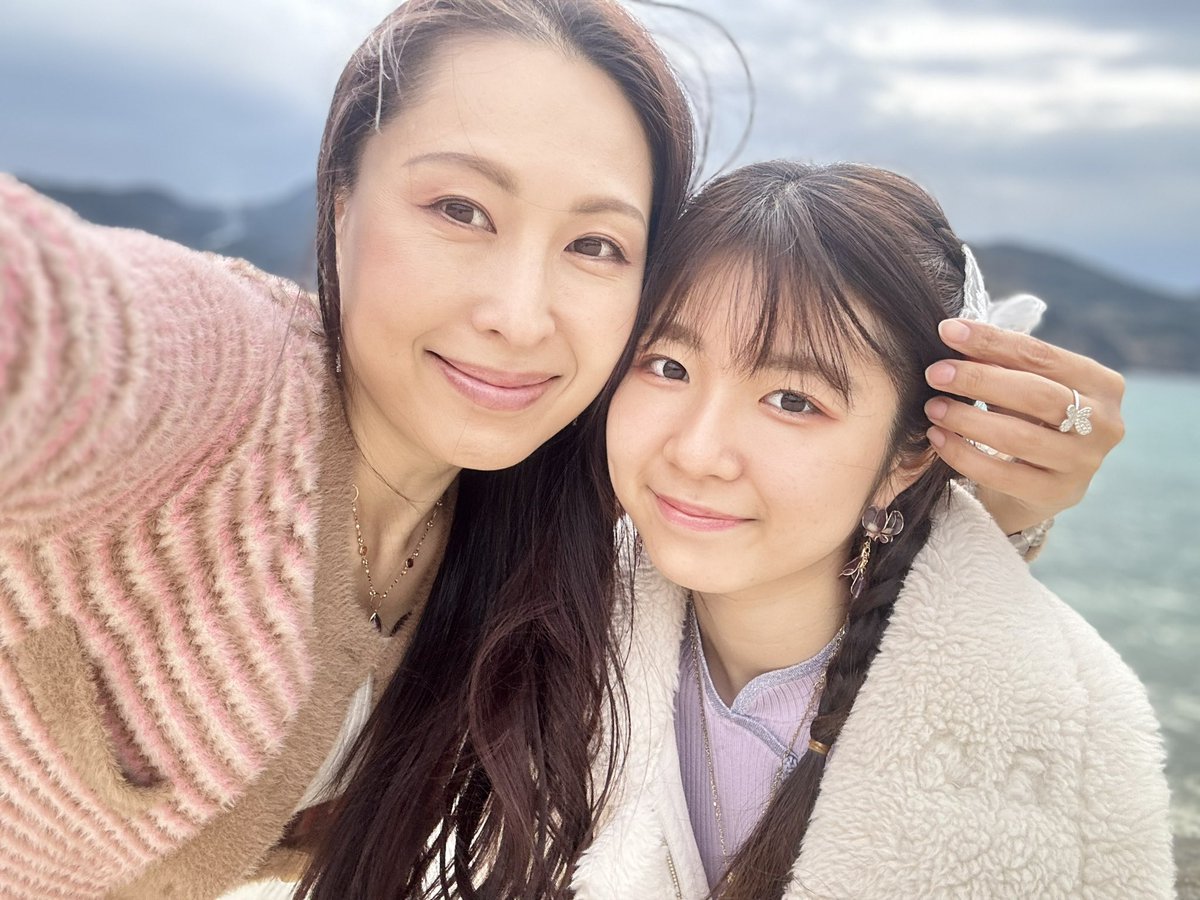 【画像】ジュニアアイドル娘のイベントに現役セクシー女優の母(45)も登場ｗｗｗｗｗ