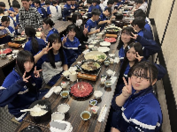 【画像あり】一軍ＪＫさん、修学旅行の集合写真でも可愛すぎる