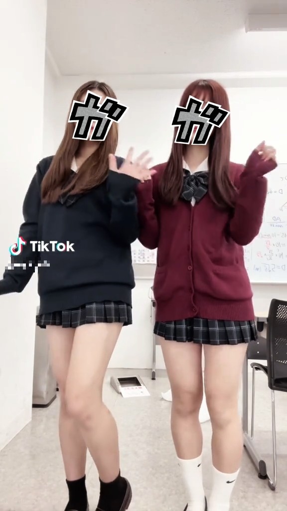 【画像】JKさん「脚が太いからミニスカ履けない????」