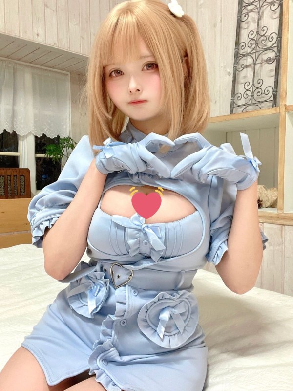 【画像】人気コスプレイヤーさん、イタリア王家のパーティーに招待されるｗｗｗｗｗ
