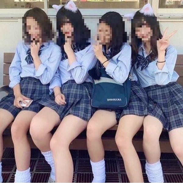 【画像】令和JKさん、晒したムチムチ太ももがエッチすぎてしまう…