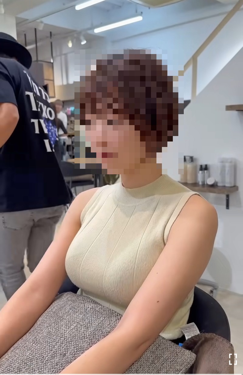 【悲報】女の子「この写真と同じ髪型にして下さい」美容師「おかのした」