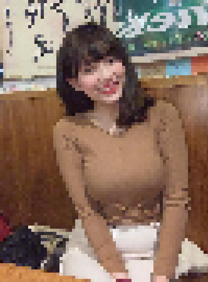 【悲報】まんさん、パイスラMAX状態で街を歩いてしまう…