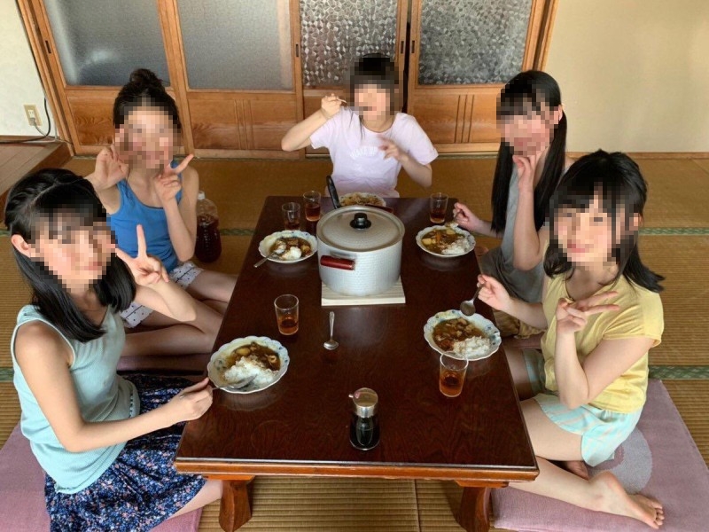 【画像】ＪＳ美少女さん、◯◯の食べ方がエッチｗｗｗｗｗｗ