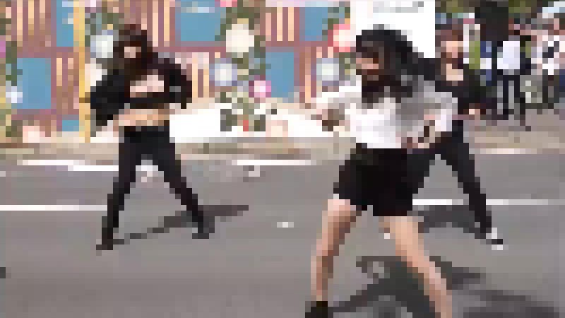 【動画】乳首ポ□リおっぱいブルンしても踊り続けるプロ意識高いＪＤダンサーが発見される