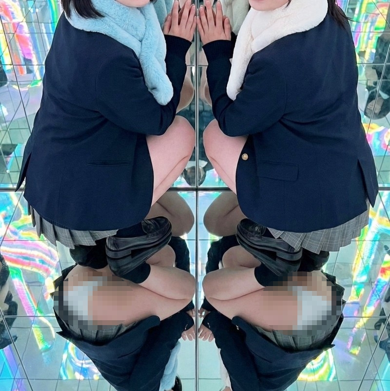 【悲報】ミニスカＪＫさん、イベント会場で下着を盗撮されまくってしまう…