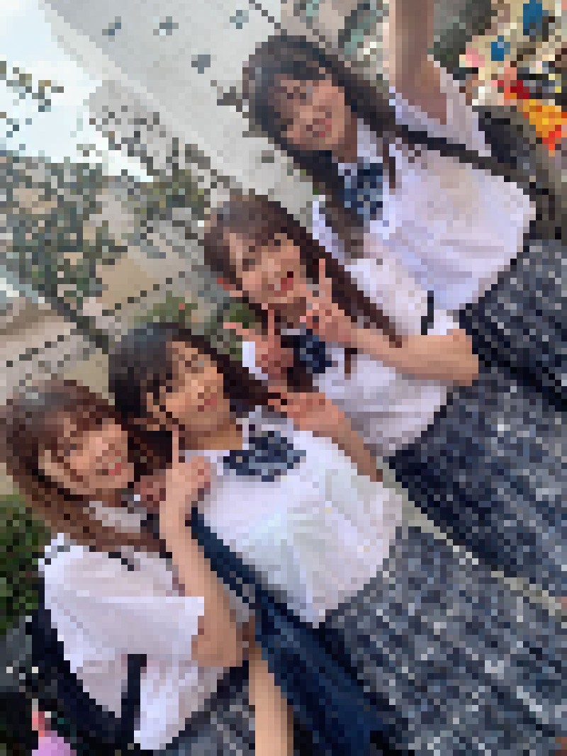 【画像】このＪＫたち、ブラジャー透けてるんだがｗｗｗｗ
