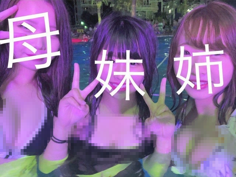 【画像】ナイトプールに来た母娘、おっぱいまで遺伝ｗｗｗｗｗｗ