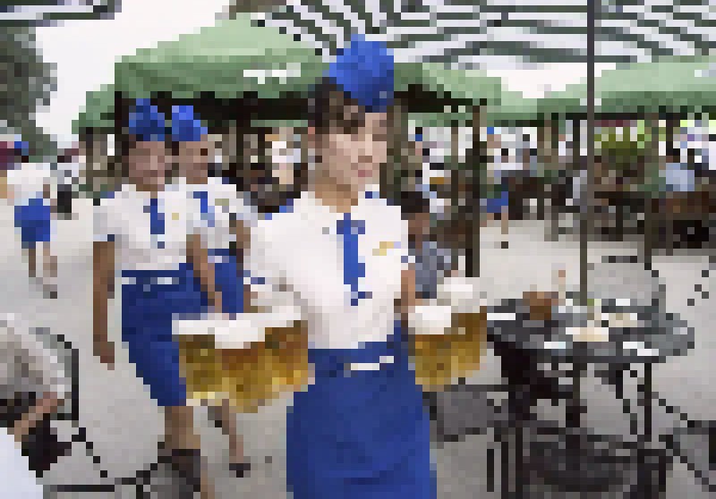 【画像】北朝鮮のビアガール、ほぼ昭和