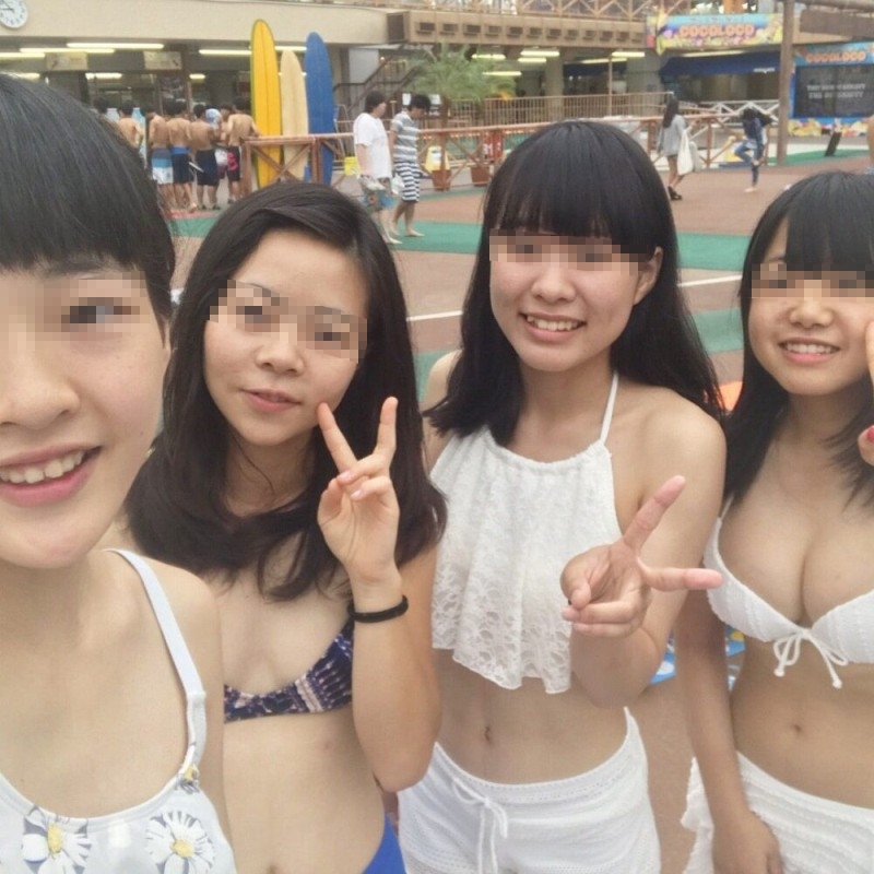 【画像】陰女、ちょっぴり背伸びして大人水着を着用