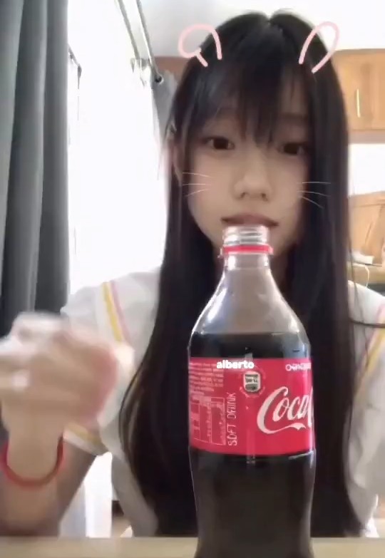 【動画】美少女、鼻からコーラを噴射ｗｗｗｗｗｗｗｗｗｗｗｗｗｗｗｗｗｗｗｗｗｗｗｗ
