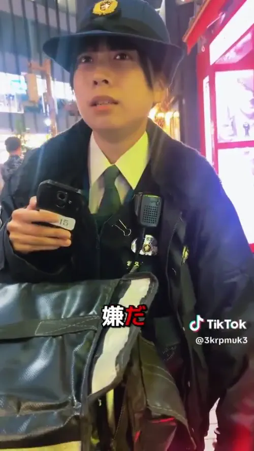 【動画】最近の女子警官の職質、ただのご褒美wwww