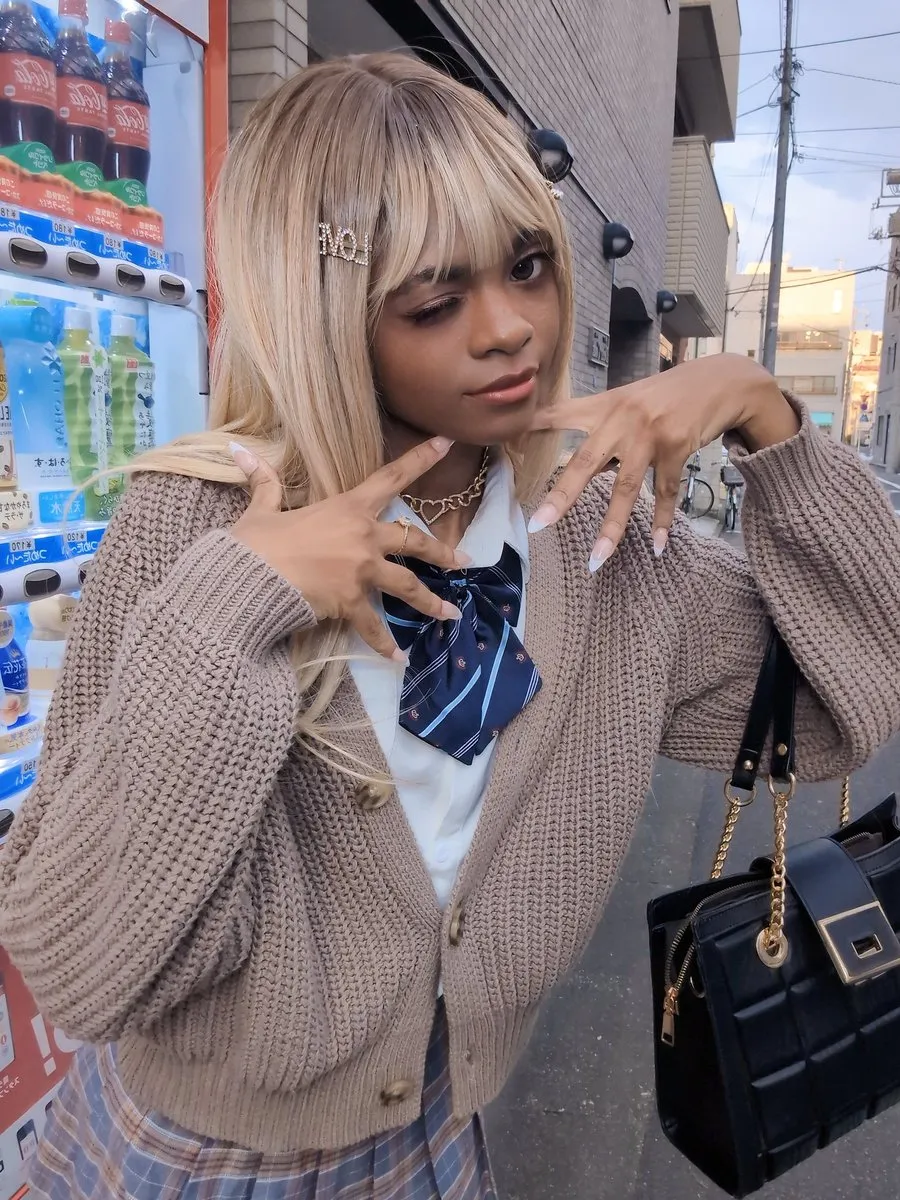 【画像】黒人の女の子「日本人は私にかわいいは正義ってよく言います????ありがとうございます～????」