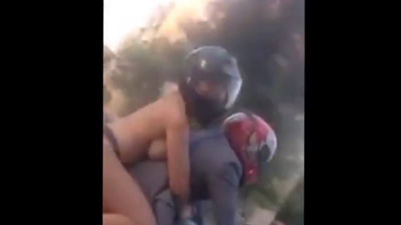 ロシアではたまにバイクの後ろに裸の女性が乗っているらしいｗｗｗ