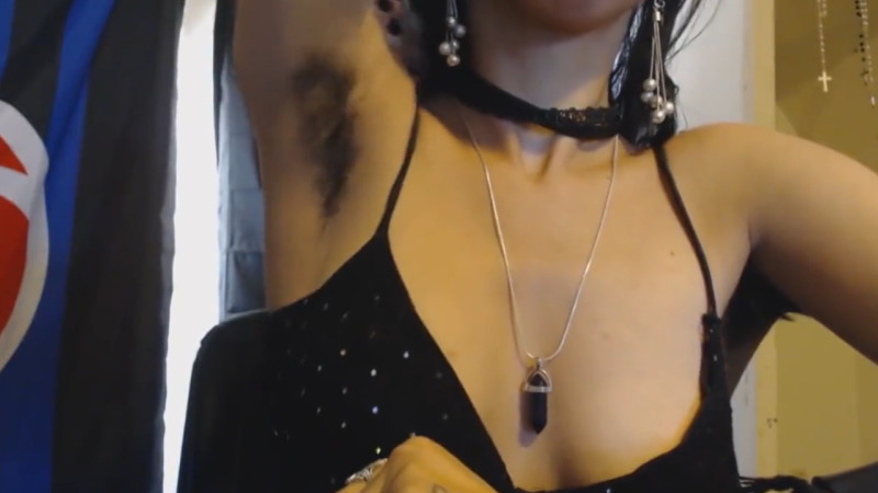 わき毛わっさーの乳輪デカ女がライブ配信していて興奮が止まらないｗｗｗ