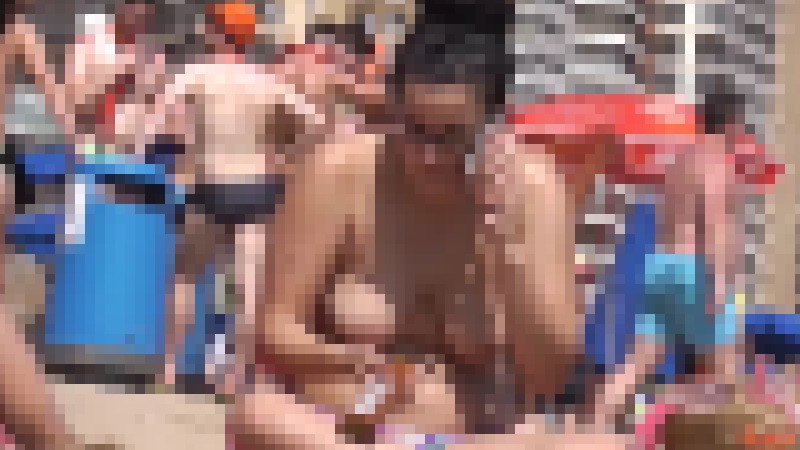 ブスでだらしない身体だけどエロいおっぱいんの女がヌーディストビーチに居ました。