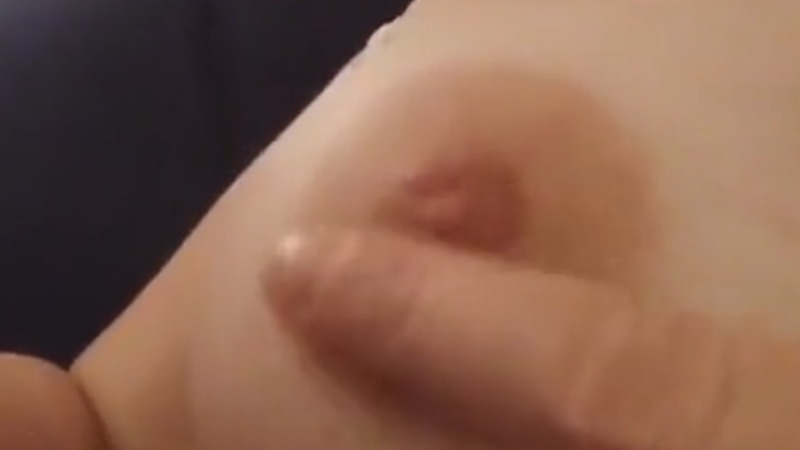 乳首にスポットを当てた乳首ピン立ち動画をご覧下さいｗｗｗ