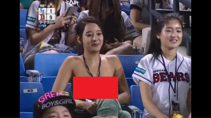 【動画】野球観戦してる美女がTVに映るも、めちゃくちゃ乳首見えてると話題にｗｗｗｗｗｗ