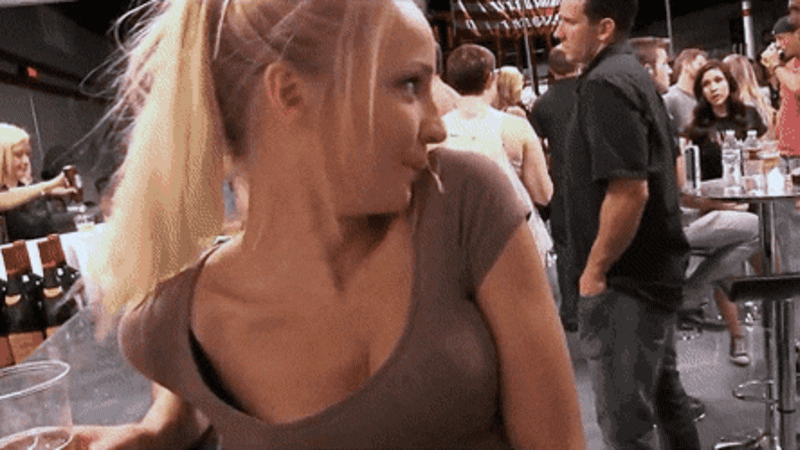 【GIF】ブラジャーからおっぱいが登場する瞬間、素晴らしい（画像あり）