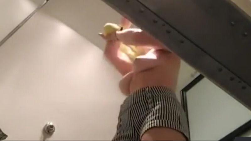 更衣室で盗撮したら巨乳の女性が着替えていたから興奮するｗｗｗ