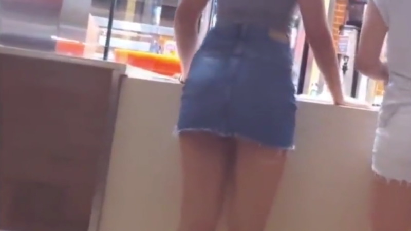 街中にあふれているミニスカートの女性を盗撮しまくったｗｗｗ