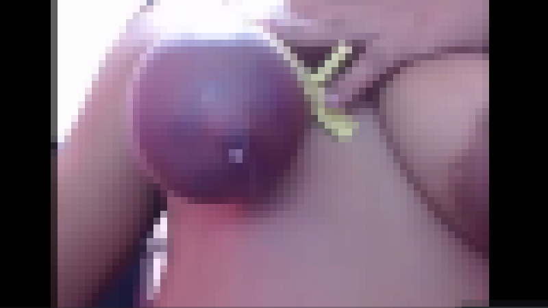 爆乳の女性が自分のおっぱいを縛って母乳を絞り出す・・・ド変態だねｗｗｗ
