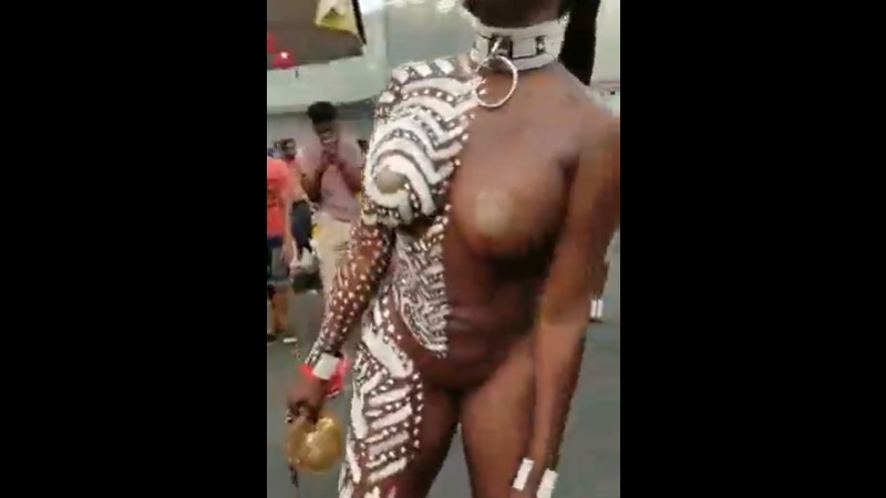 エロいボディの黒人女性が半身だけボディペイントをしているｗｗｗ