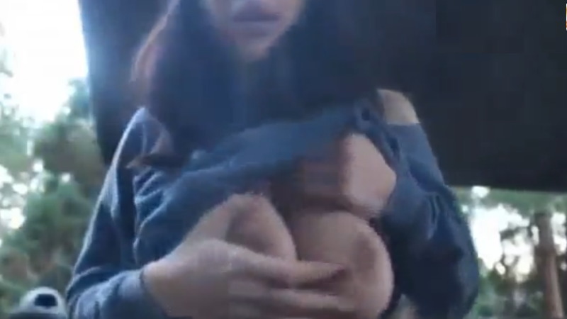 おっぱいデカすぎる女の子が山荘の様なところでおっぱい見せまくりwｗｗ