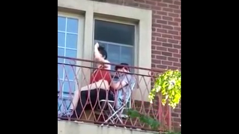 ベランダでセックスしているカップルがガチで変態ですｗｗｗ