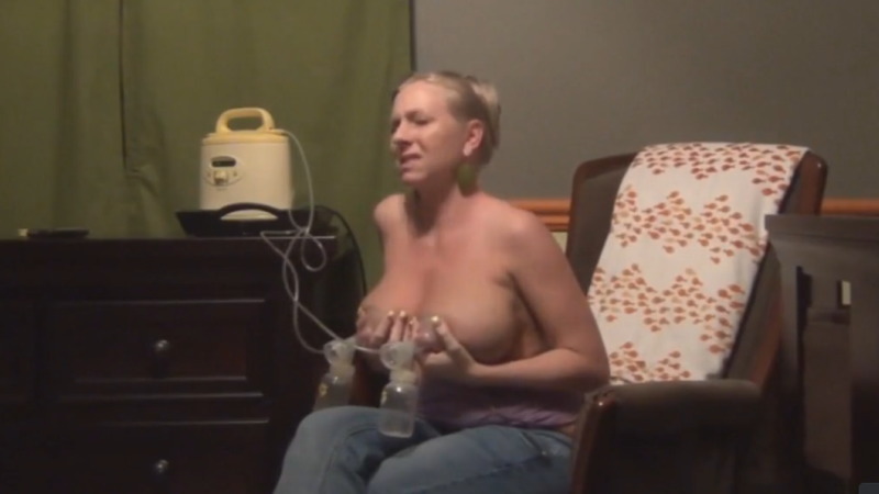 爆乳の熟女が機械で搾乳しているから驚異のある方はご覧下さいｗｗｗ