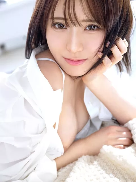 アナウンサー志望の美形JDな｢瀬緒凛｣･･･低身長ながらの巨乳ボディーへハメ撮り&顔射