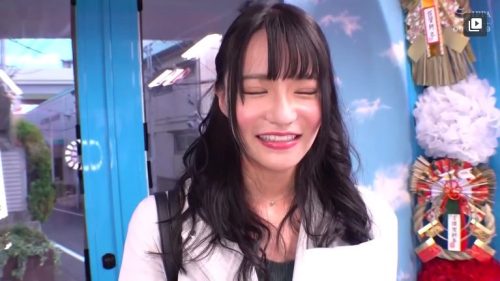 ＜お姉さん×マジックミラー号＞２３歳の大卒予定のお姉さんが就職活動の為に都内へ出てきたところでナンパされマジックミラー号に乗る事になり男優とエッチ