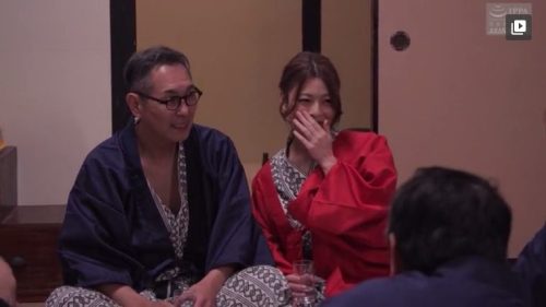 ＜人妻×中出し＞温泉旅館の宴会で飲み過ぎた人妻を夜一晩中ハメまくる
