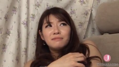 《エロ動画×人妻･ナンパ》街でナンパしたセレブ美人妻をロケ車に連れ込みエッチへ誘うｗ