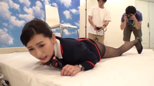 【紗々原ゆり】《エロ動画×CA･賞金企画》某航空会社に勤務する清楚系CAお姉さんが日給100万円に目が眩みガニ股固定バイブモデルに挑戦し何度もイカされる始末ｗ